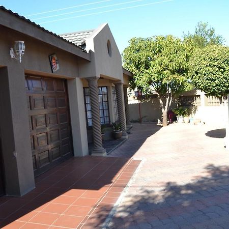 Triple Palms Bed And Breakfast Gaborone Ngoại thất bức ảnh