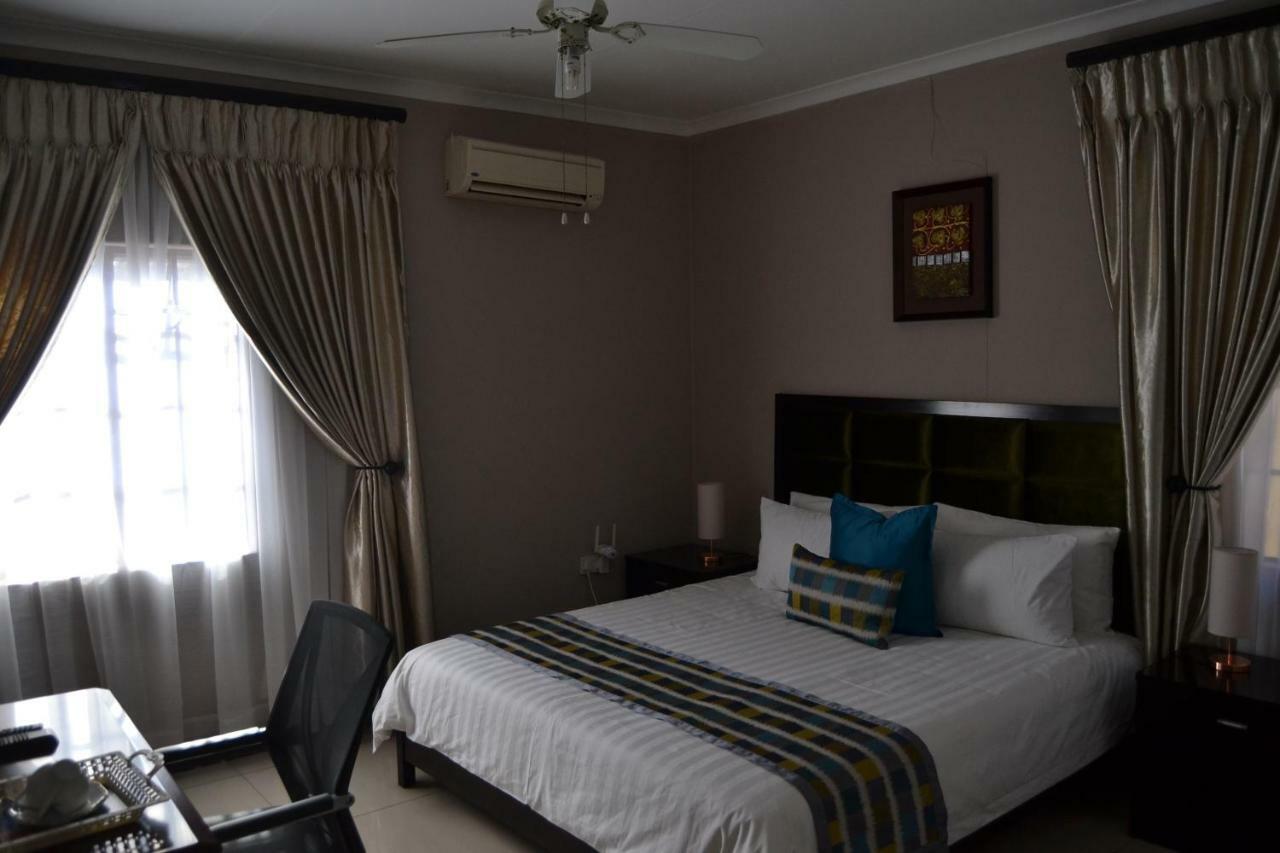Triple Palms Bed And Breakfast Gaborone Ngoại thất bức ảnh