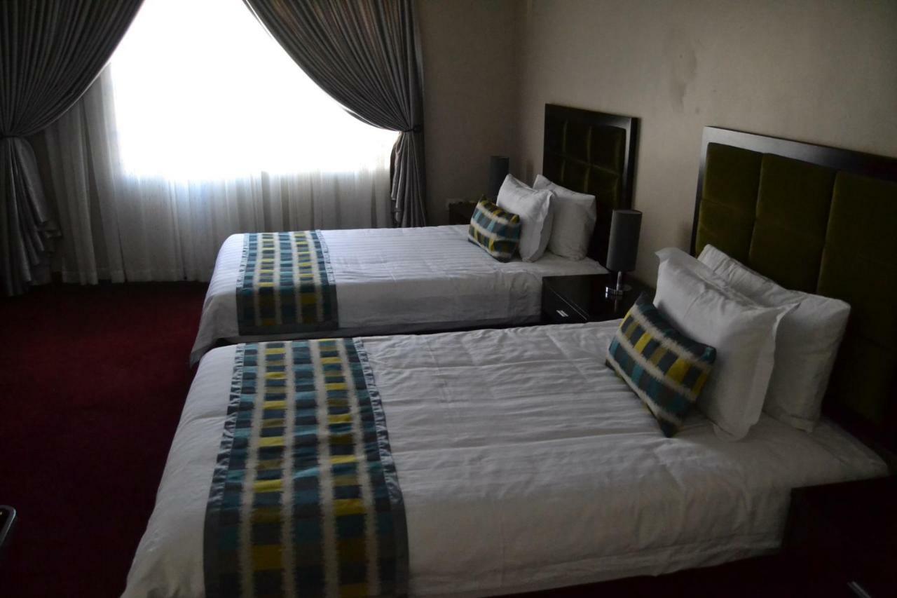Triple Palms Bed And Breakfast Gaborone Ngoại thất bức ảnh