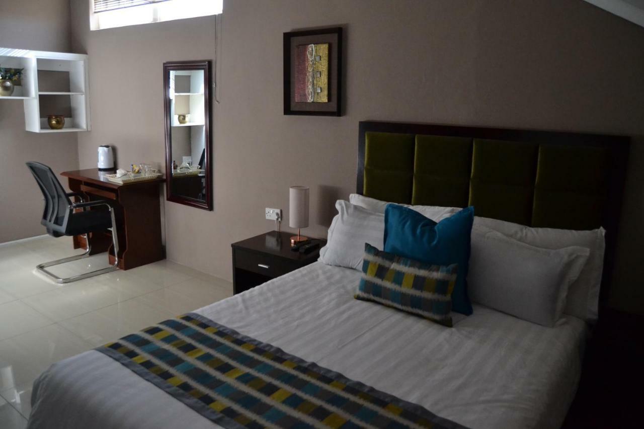 Triple Palms Bed And Breakfast Gaborone Ngoại thất bức ảnh