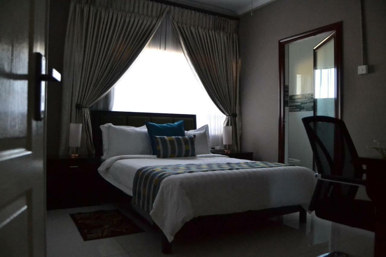 Triple Palms Bed And Breakfast Gaborone Ngoại thất bức ảnh