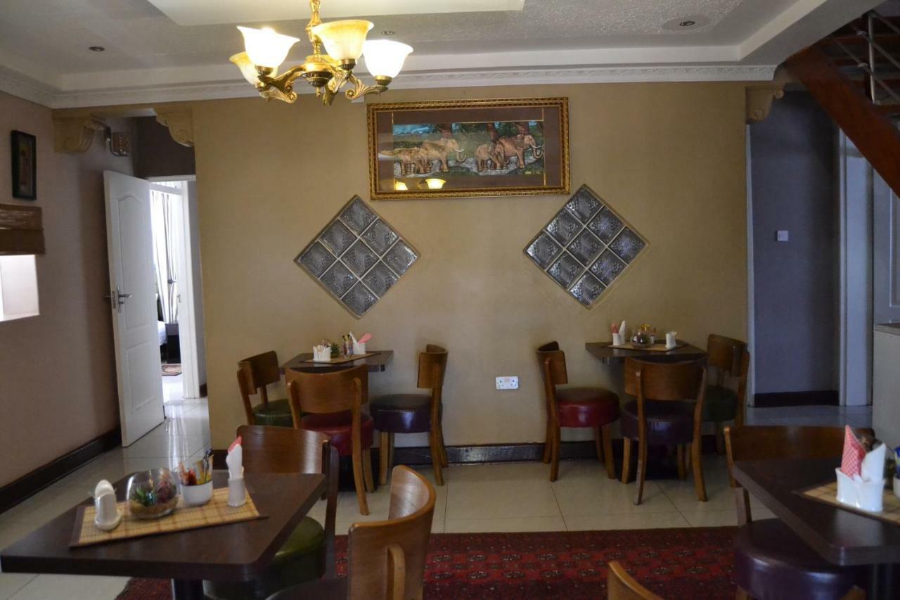 Triple Palms Bed And Breakfast Gaborone Ngoại thất bức ảnh