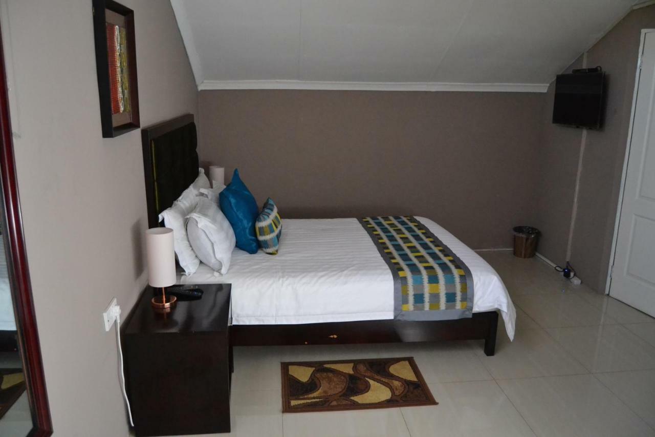 Triple Palms Bed And Breakfast Gaborone Ngoại thất bức ảnh