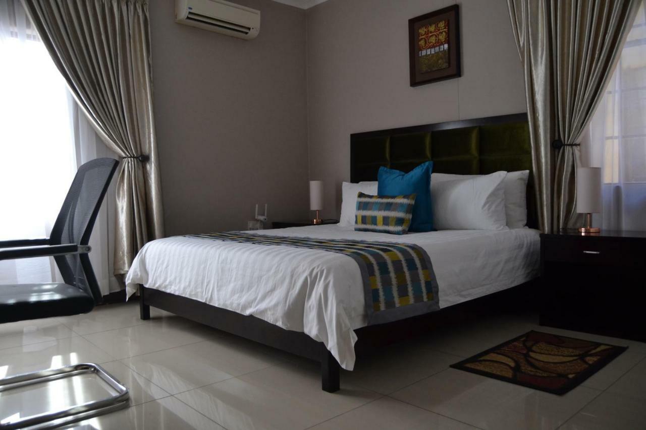Triple Palms Bed And Breakfast Gaborone Ngoại thất bức ảnh