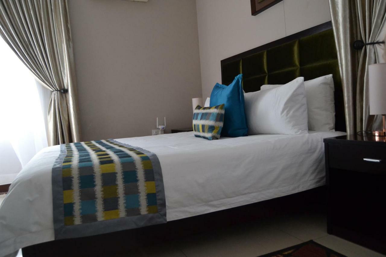 Triple Palms Bed And Breakfast Gaborone Ngoại thất bức ảnh