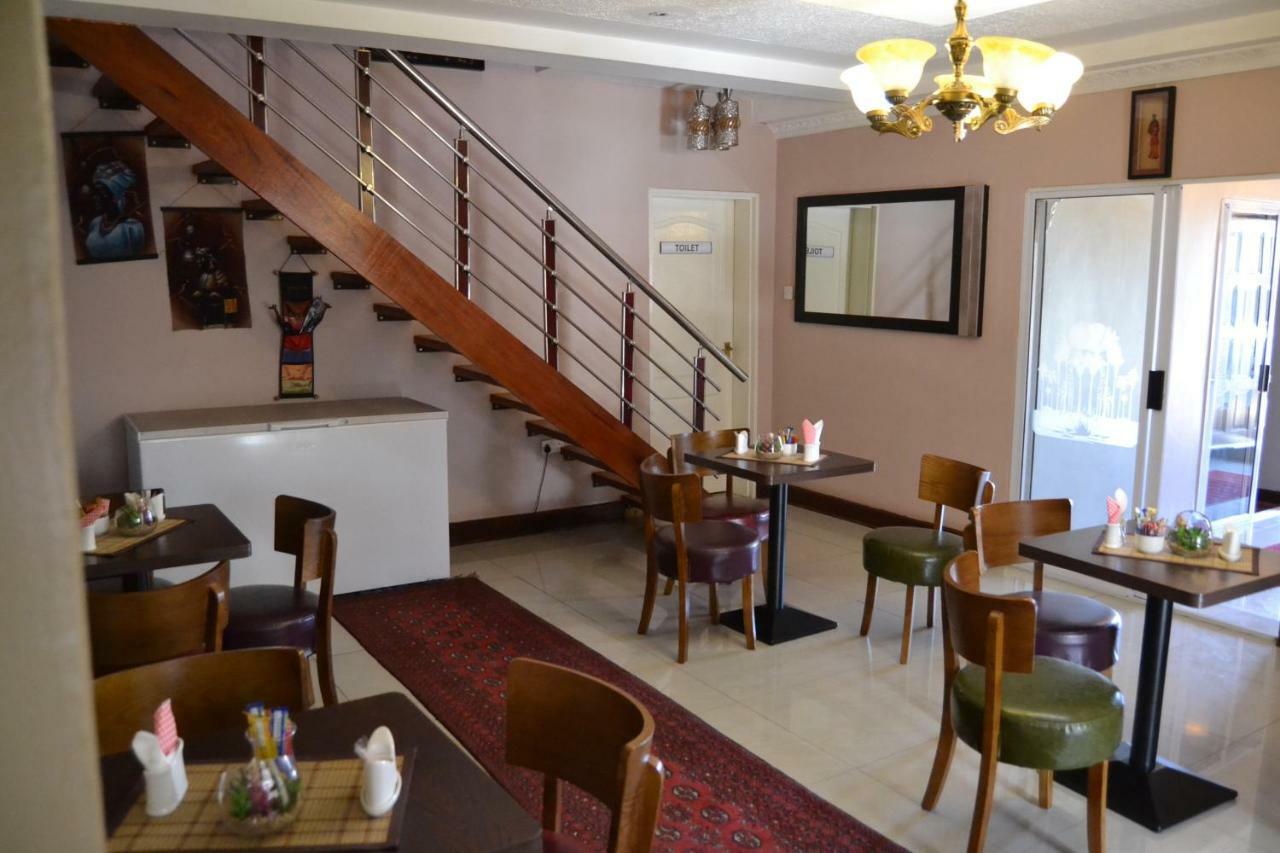 Triple Palms Bed And Breakfast Gaborone Ngoại thất bức ảnh