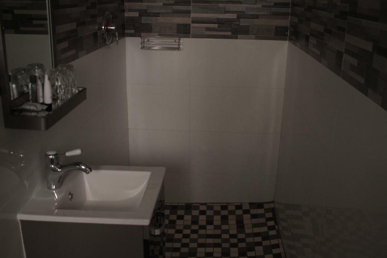 Triple Palms Bed And Breakfast Gaborone Ngoại thất bức ảnh