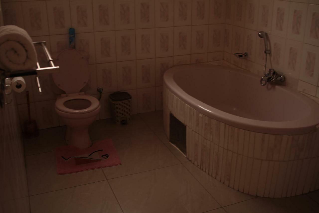 Triple Palms Bed And Breakfast Gaborone Ngoại thất bức ảnh