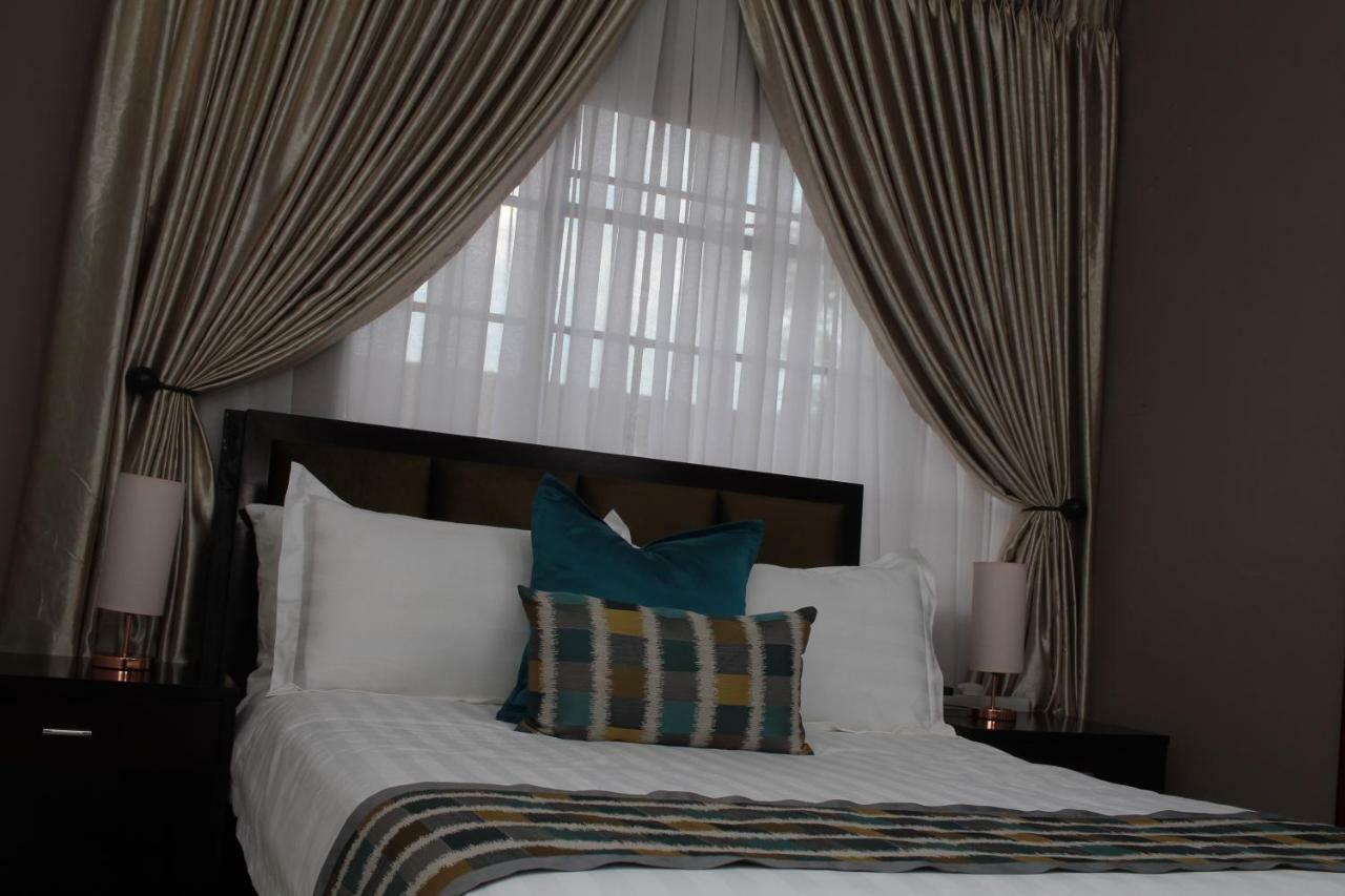 Triple Palms Bed And Breakfast Gaborone Ngoại thất bức ảnh