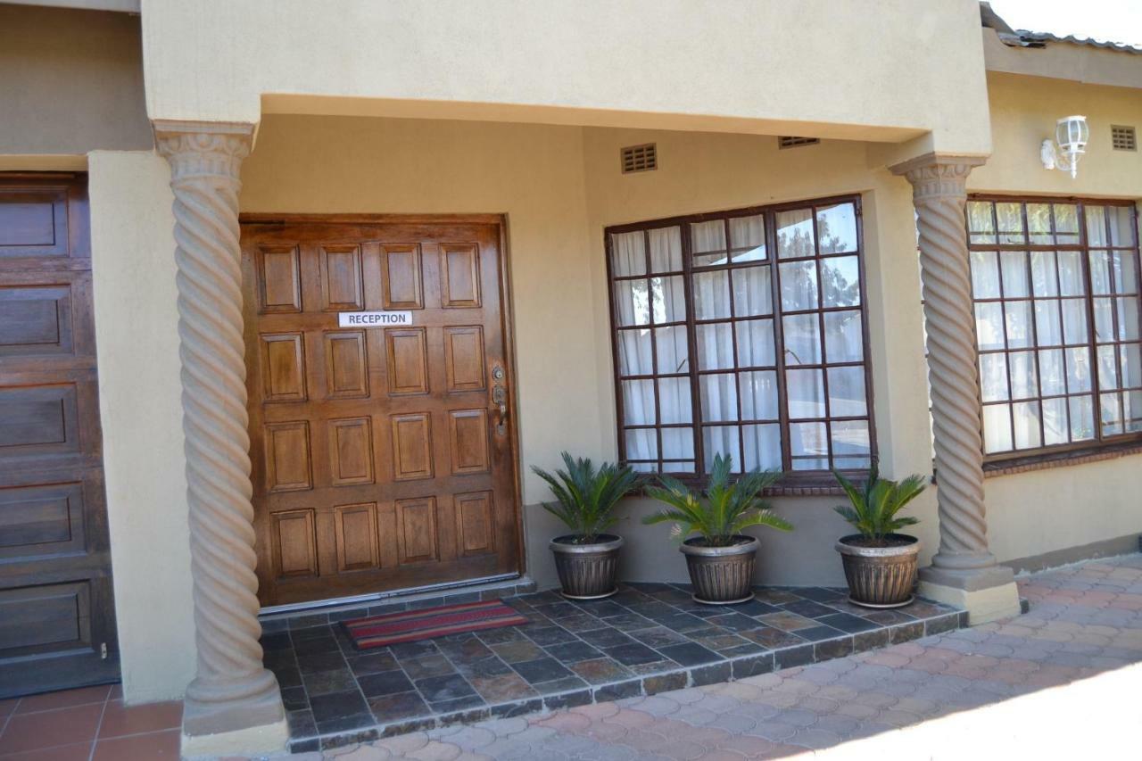 Triple Palms Bed And Breakfast Gaborone Ngoại thất bức ảnh