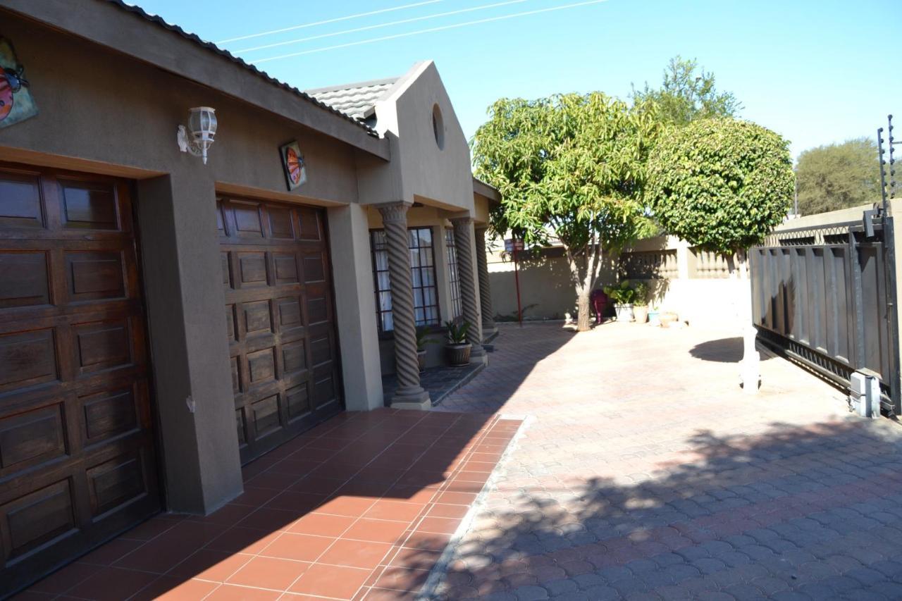 Triple Palms Bed And Breakfast Gaborone Ngoại thất bức ảnh